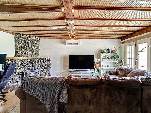 2nd image of 1232 Muriel St NE