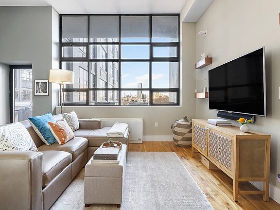 3rd image of 360 Furman St APT 624