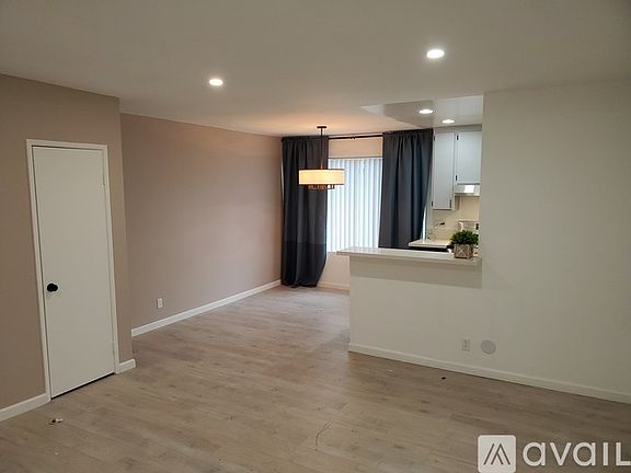 3rd image of 21000 Parthenia St Unit 18