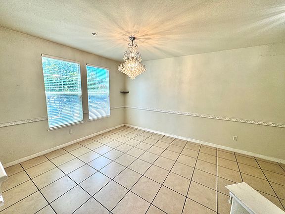 3rd image of 719 Veranda Cir