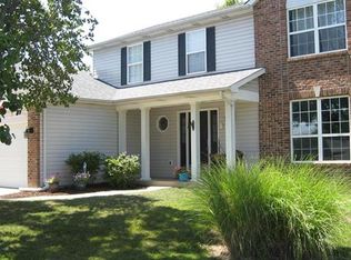 2 Coach Lamp Ct, O'Fallon, MO 63366