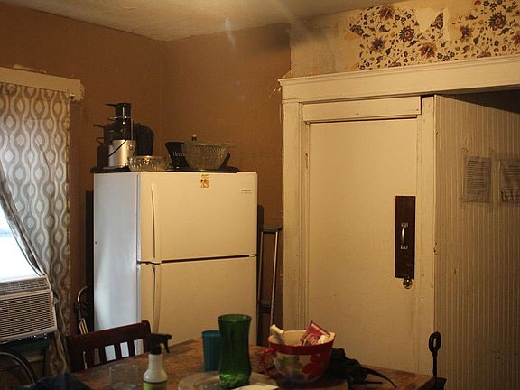 3rd image of 1310 W 89th St