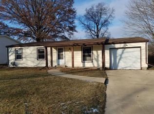 1924 W Laurel St, Freeport, IL 61032