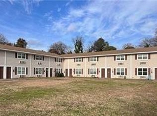 13 Hedge Ln APT I, Portsmouth, VA 23701