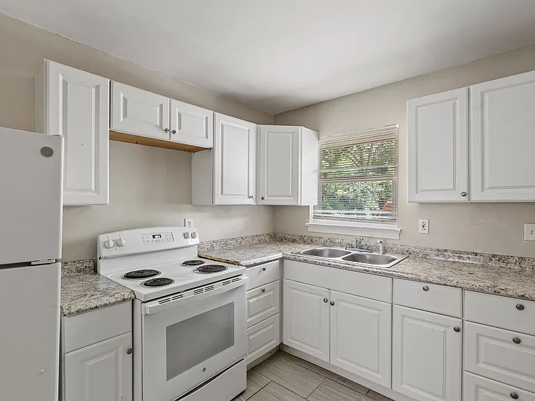 1595 Carlisle St NW — Photo 10