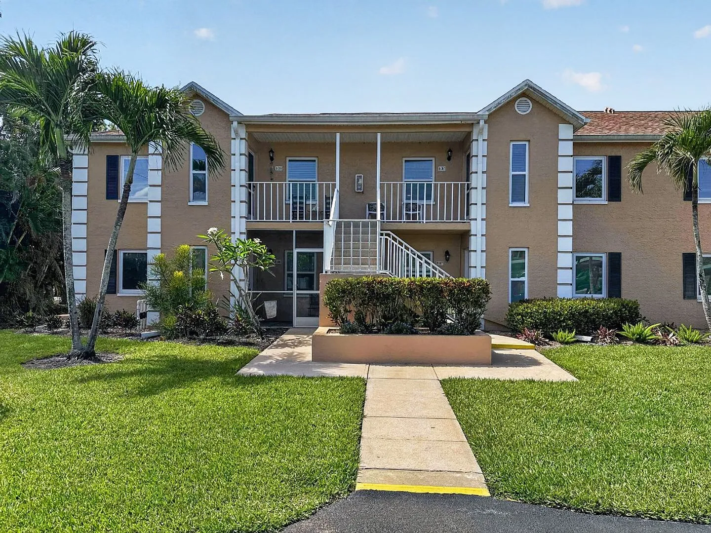 Peaceful pond 2BR/2BA condo in Naples, FL — Photo 1