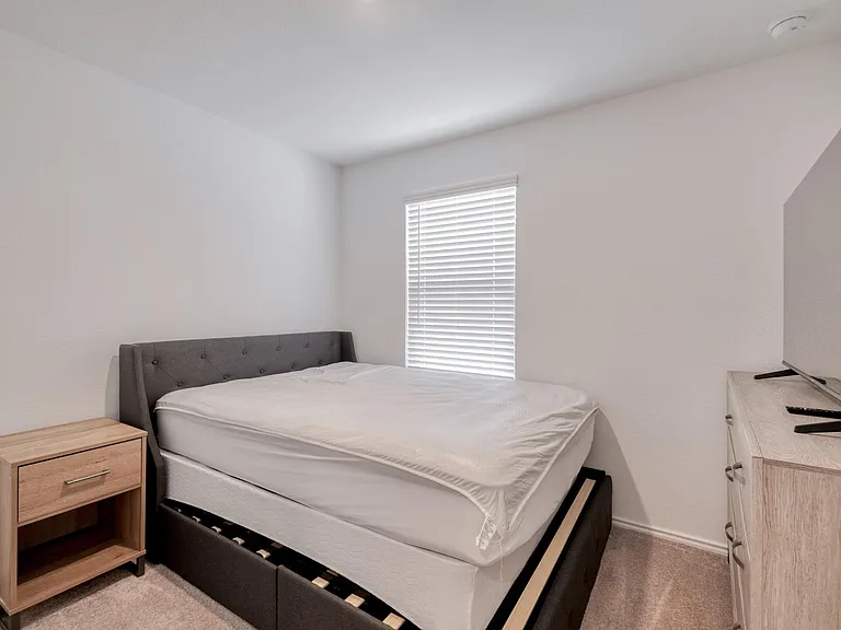 2516 Carpathian Cv — Photo 20