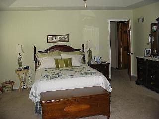 5th image of 10413 Barton St