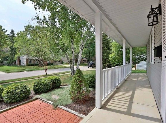 3rd image of 272 Heischman Ave