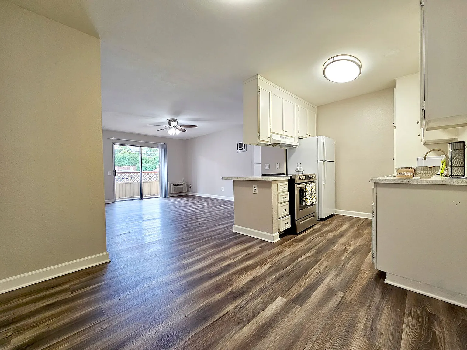 Parklane Apartments — Photo 3