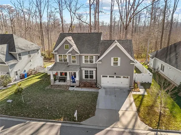 1305 Auburn Hill Dr, Chesapeake, VA 23320