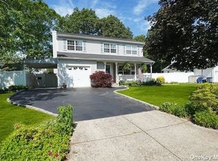 18 Hudson St, Selden, NY 11784