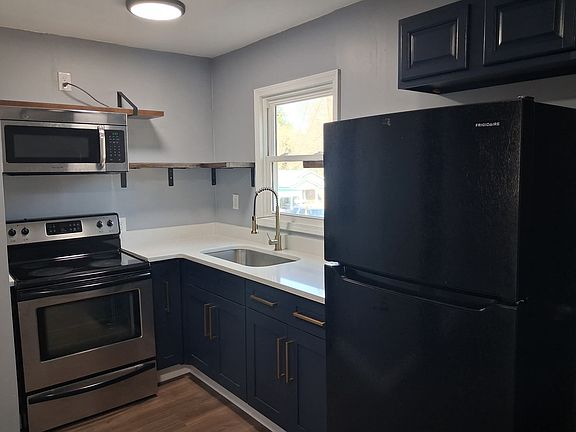 2nd image of 107 Parkview Dr B-unit A