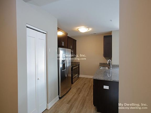 3rd image of 1809 N Cambridge Ave APT 502