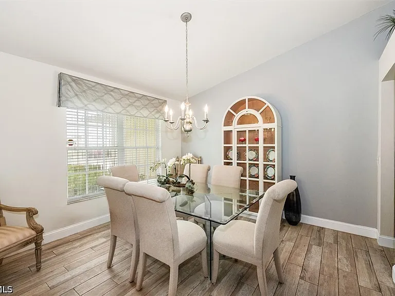 9241 Bramble Ct — Photo 12