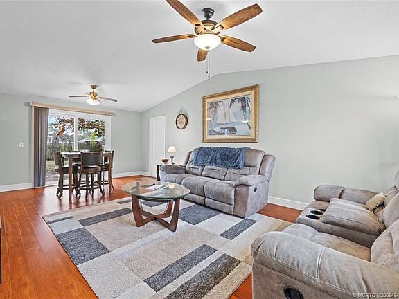 3rd image of 1090 SW Janette Ave