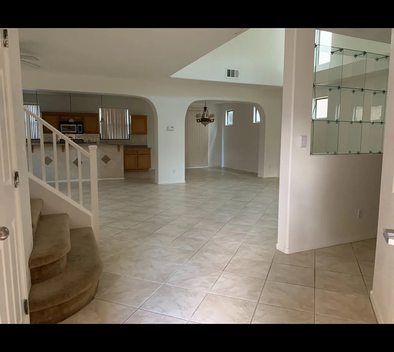 4 bed, 2.5 bath, 2533 sqft, $750 — Photo 2