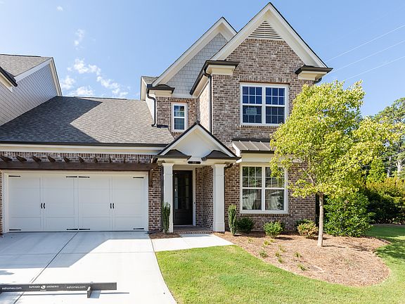2nd image of 3514 Clemont Cir NE