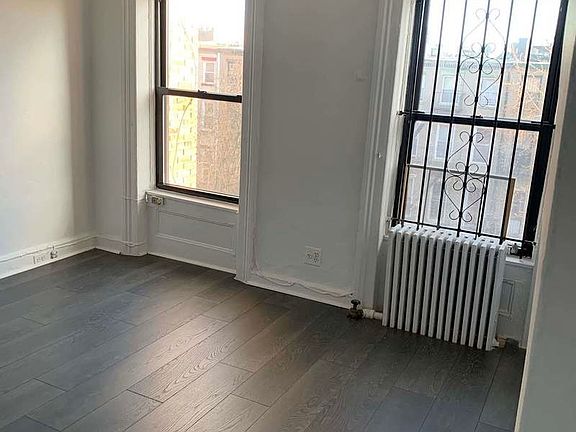 2nd image of 502 Willoughby Ave APT 3
