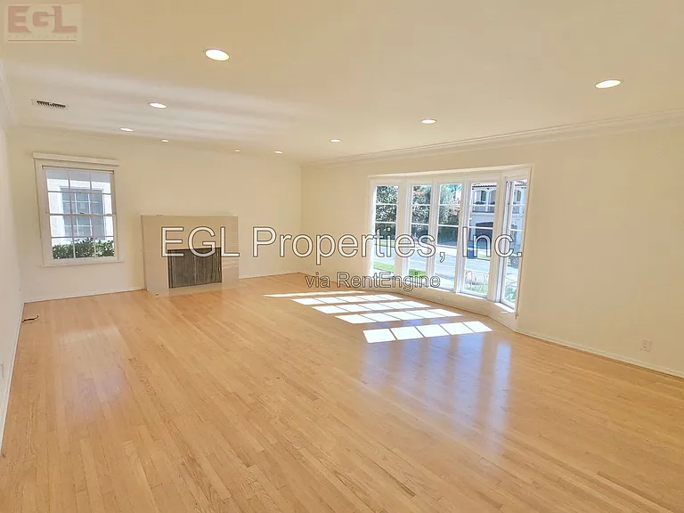 10749 Wellworth Ave — Photo 26