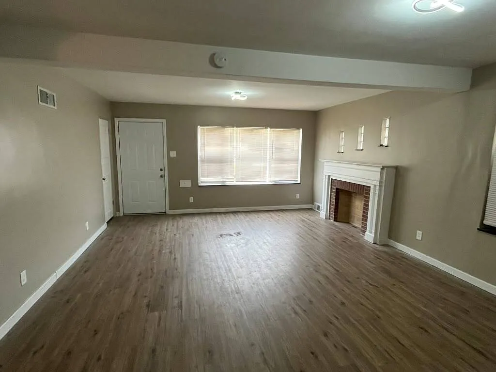 2 bed, 1.0 bath, 960 sqft, $1,095 — Photo 2