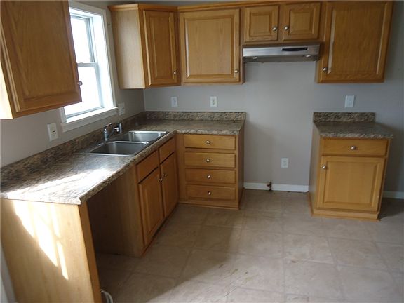2nd image of 608 Reed Ave
