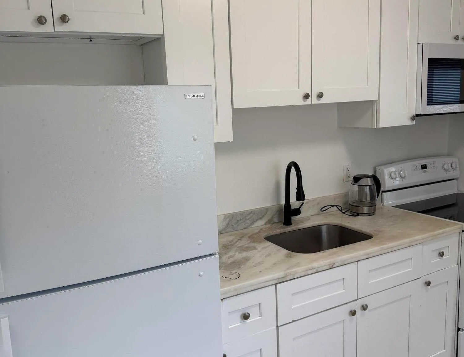 2 bed, 1.0 bath, 670 sqft, $2,000 — Photo 3