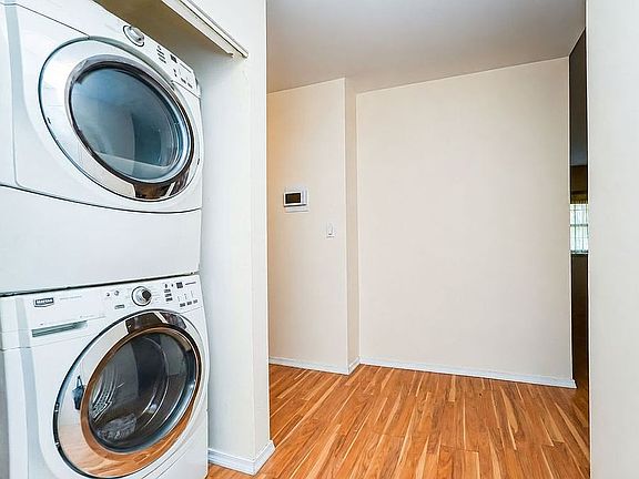 5th image of 100 Oceana Dr W APT 1G