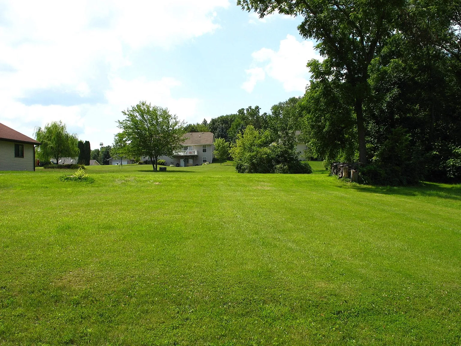 1604 Larchmont Rd photo 1