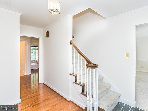 4th image of 13 Fox Run Ln