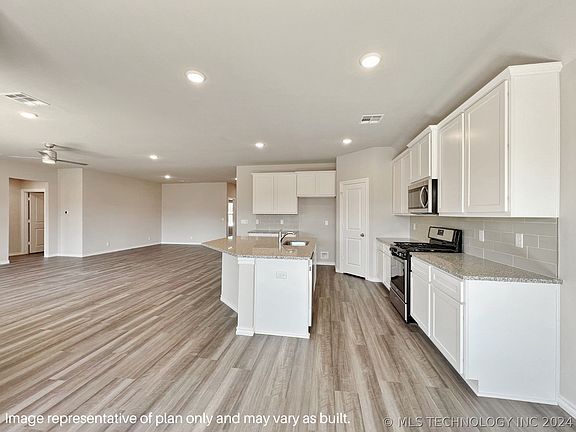 4th image of 2804 Stonecreek St