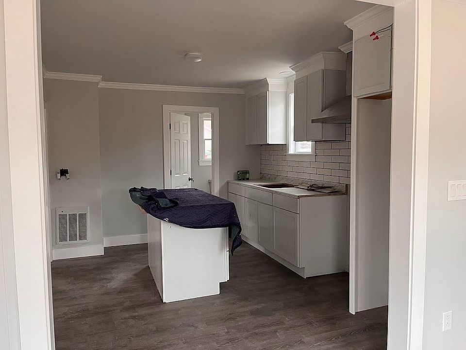 2nd image of 300 Fitchville Rd #304