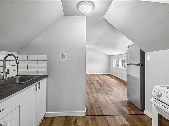 5th image of 155 1/2 Lake St