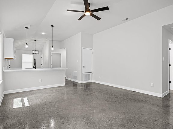 5th image of 2335 Twain Ave