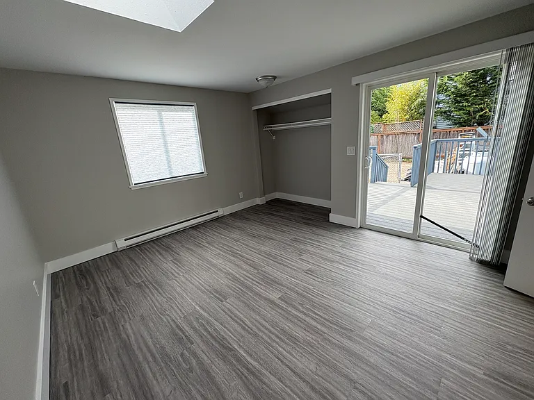 12527 Phinney Ave N — Photo 2