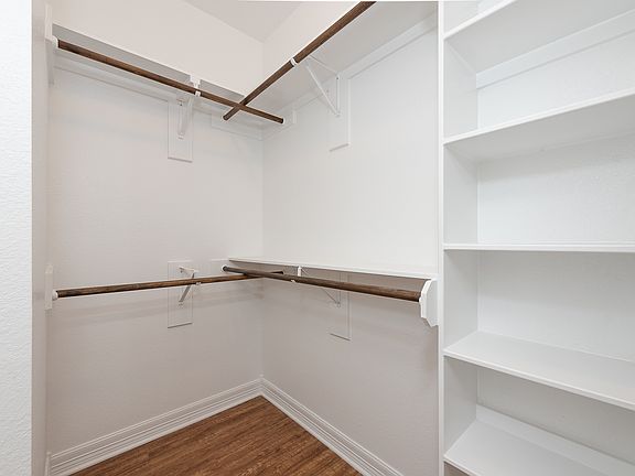 5th image of 1009 Harrington Ave