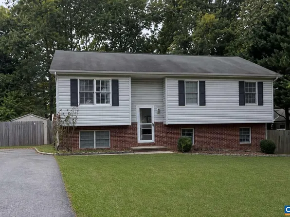 17 Ashton Dr, Stuarts Draft, VA 24477