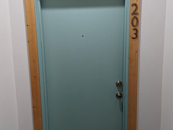 4th image of 116 E Market St