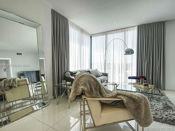 4th image of 5300 Paseo Dr #401