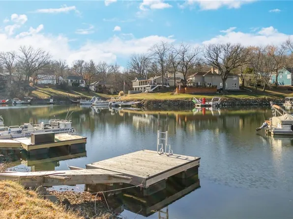 557 NW North Shore Dr, Lake Waukomis, MO 64151