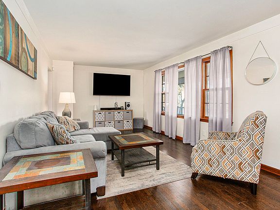 5th image of 306 Eleanor St NE