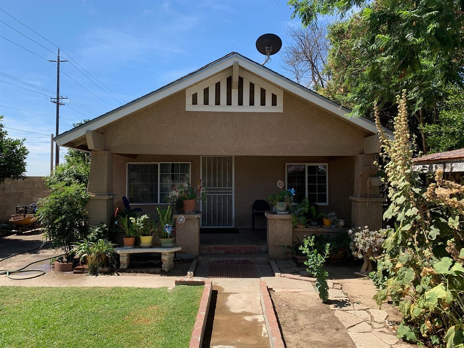 316 Tulare St, Parlier, CA 93648 Zillow