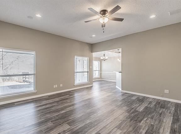 3rd image of 609 Rolling Hills Dr