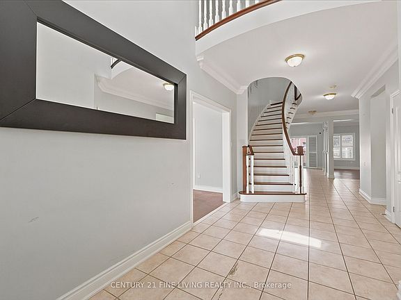 3rd image of 38 Eiffel Blvd