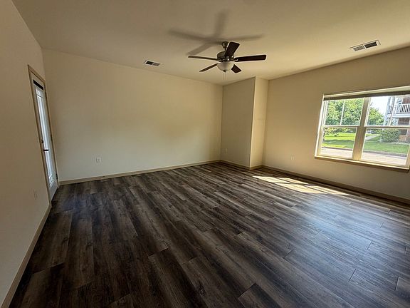 4th image of 3036 Triumph Dr #100