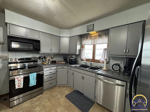3rd image of 1004 N 4th St