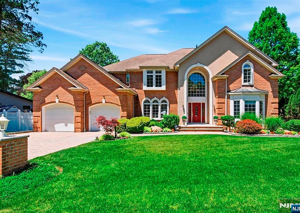 1st image of 18 Henmar Dr