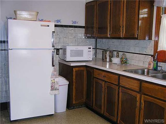 5th image of 77 S Huxley Dr
