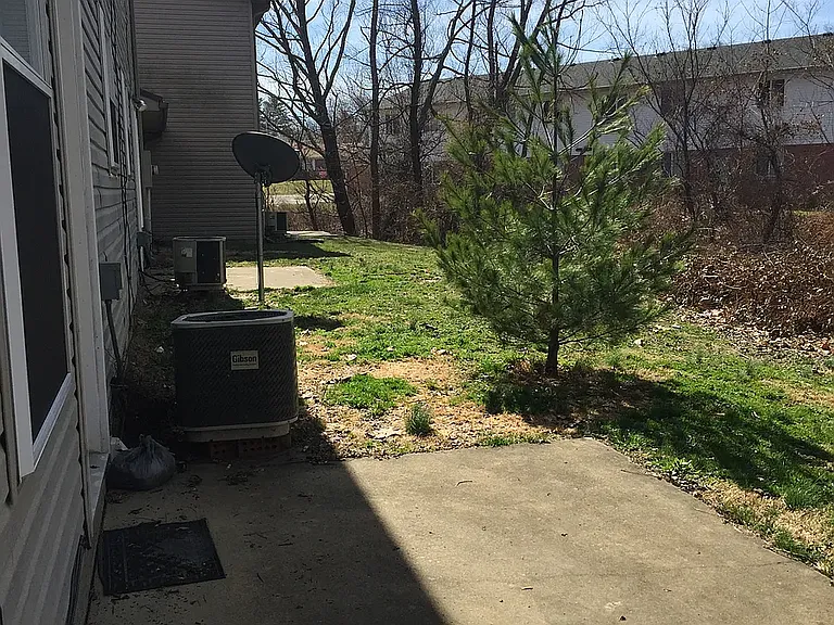 1299 Crescent Ct — Photo 2
