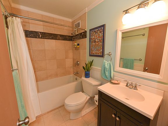 2nd image of 2630 Kapiolani Blvd APT 1002